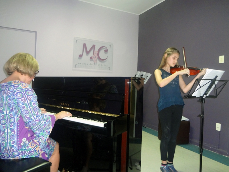 Sarau de Violino e Piano - Professora  Valéria.
