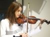 Manoela tocando e encantando.