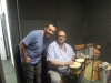 Curtindo o ritmo dos bongôs.