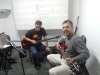 Preparando-se para tocar nas bandas.