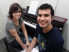 Curtindo a nova aquisição: Um piano clavinova de 1ª linha.