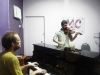 Nossos professores nos preparativos finais para o sarau de piano e violino.